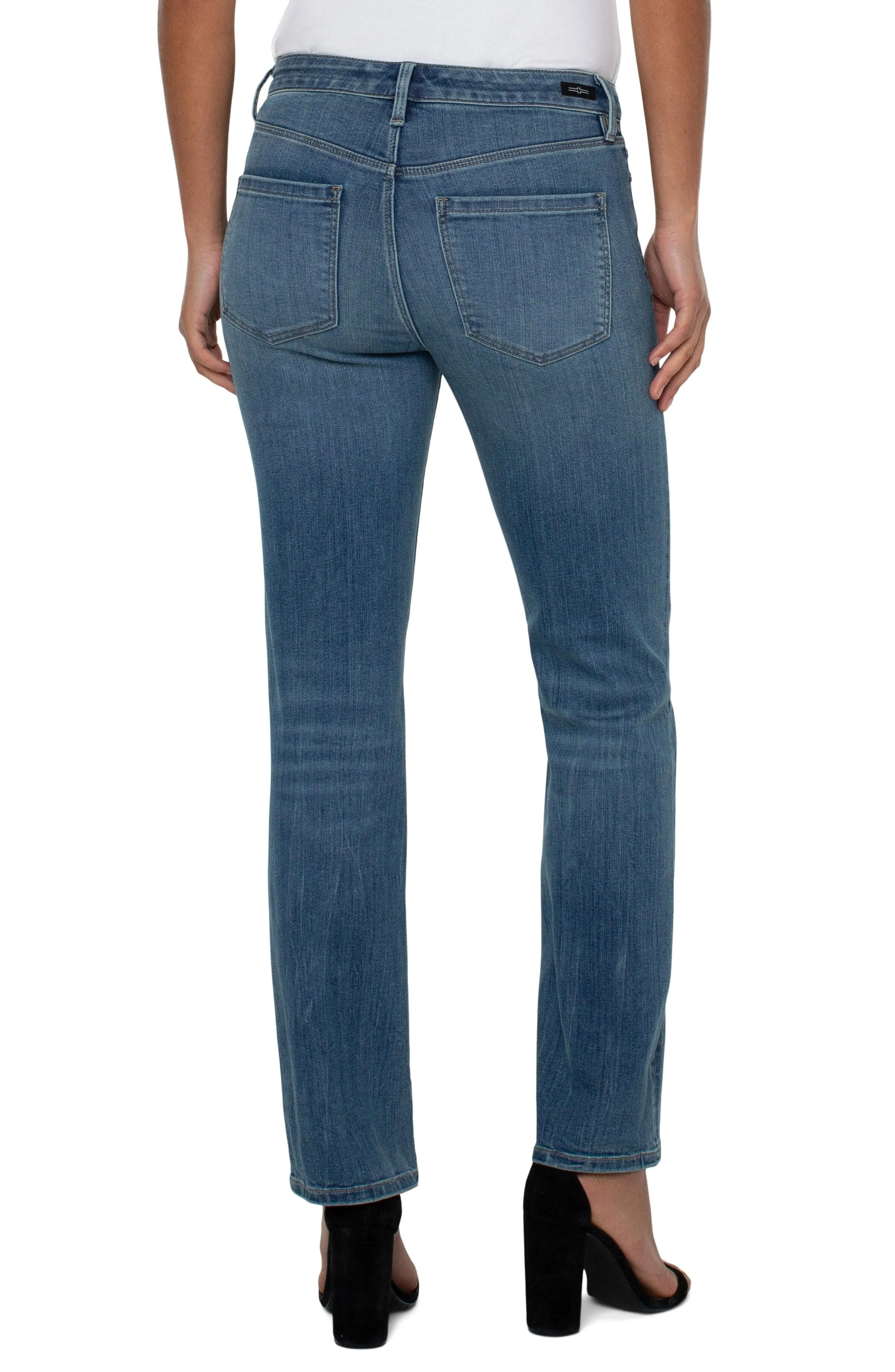 CLASSIC STRAIGHT HIGH RISE JEAN