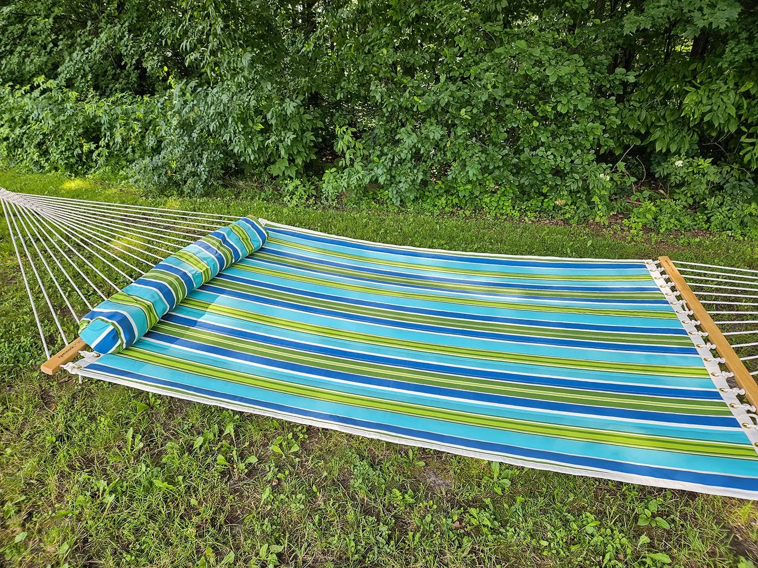 Deluxe Quilted Hammock with Bamboo Stand