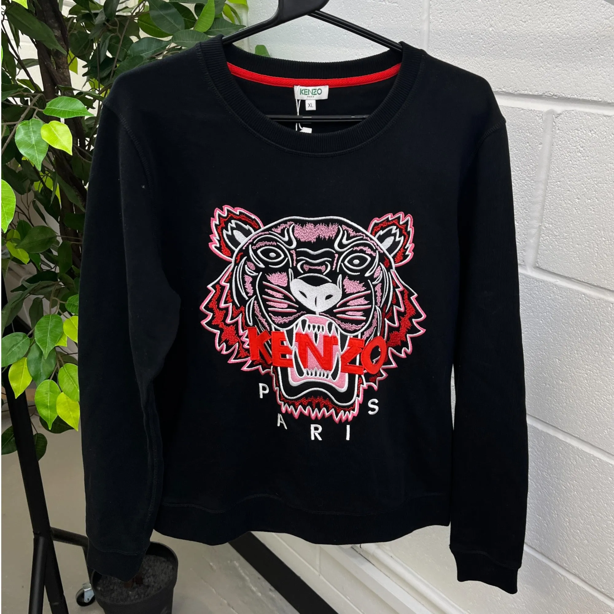 Men's Embroidered Tiger Jumper Black Size XL